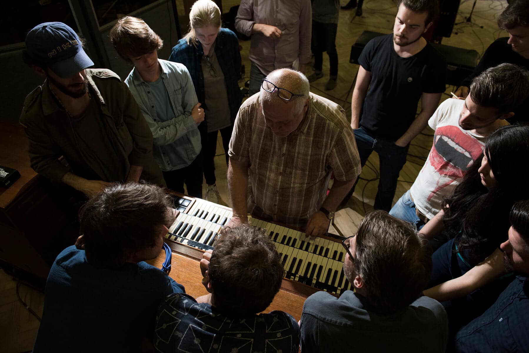 Set up the Hammond organ